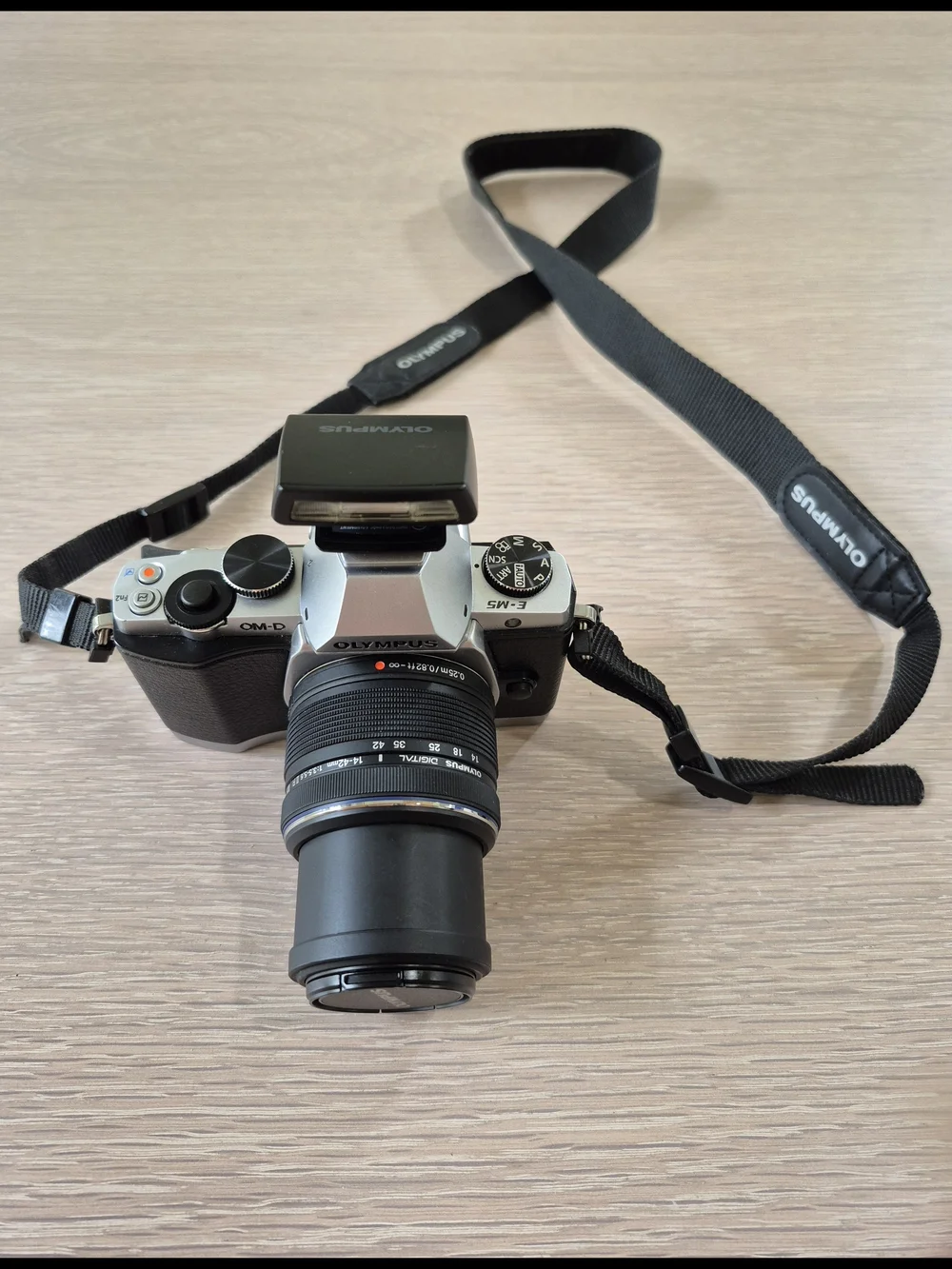 Olympus Om-D E-M5 Mirrorless Camera Kit in Black